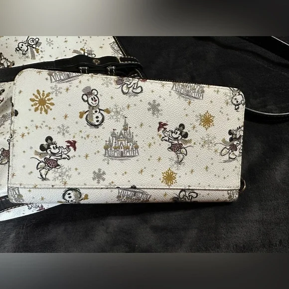 Dooney & Bourke Disney 2020 Holiday Winter Tote and wallet EUC - Picture 7 of 7